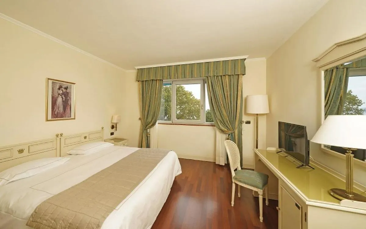 ****  Hotel Savoy Palace Gardone Riviera Italy