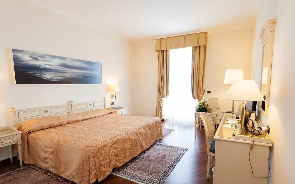 Hotel Savoy Palace Gardone Riviera 4*,