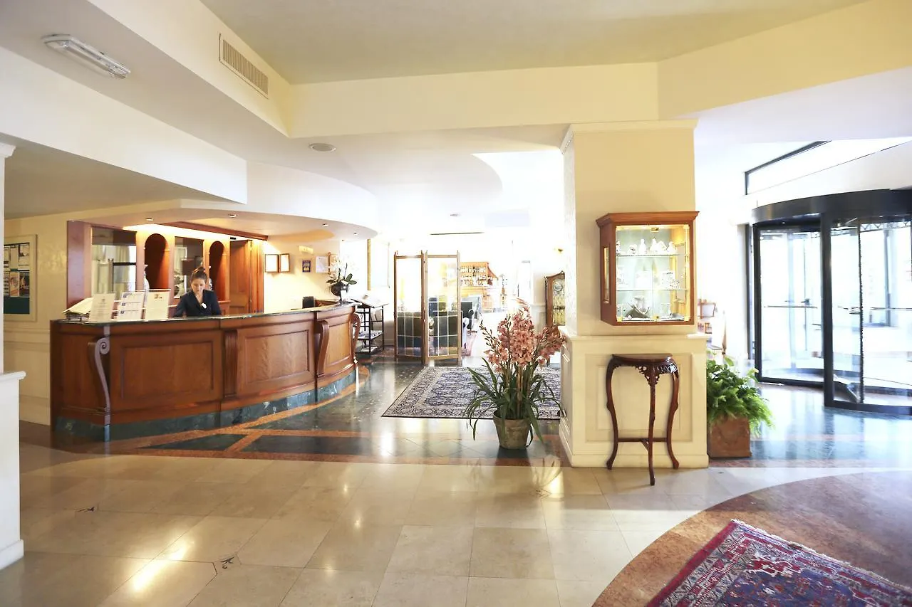 Hotel Savoy Palace Gardone Riviera 4*,  Italien