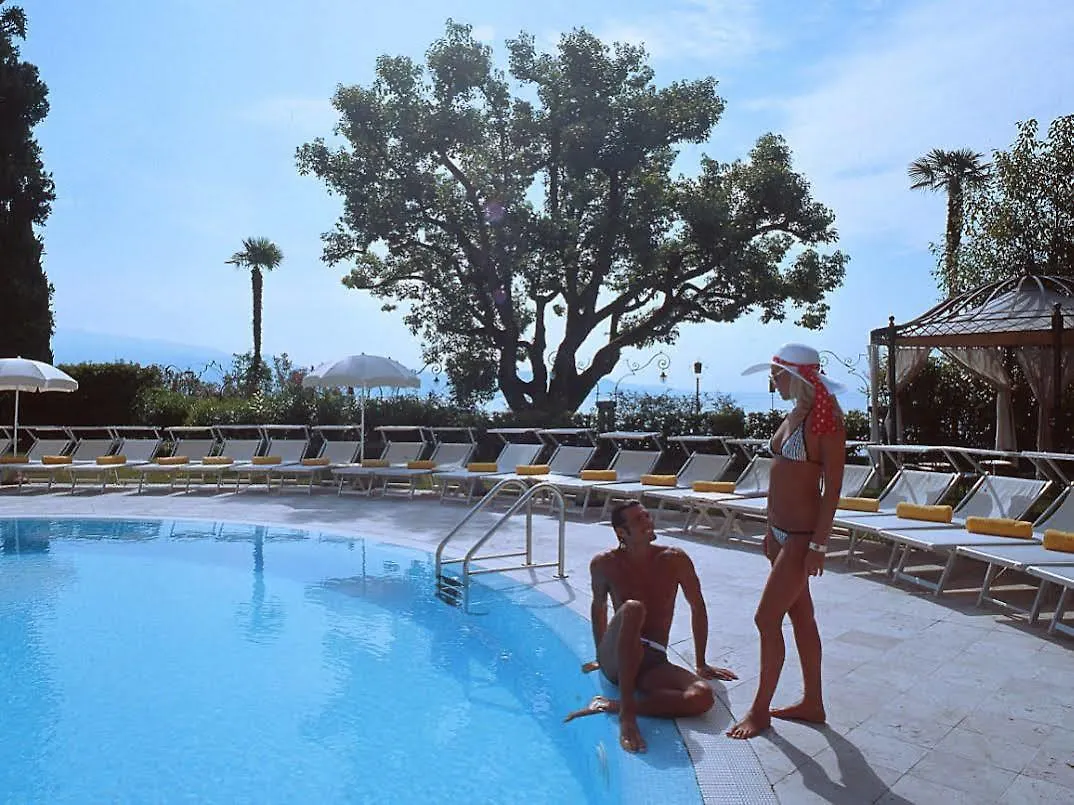 Hotel Savoy Palace Gardone Riviera 4*,