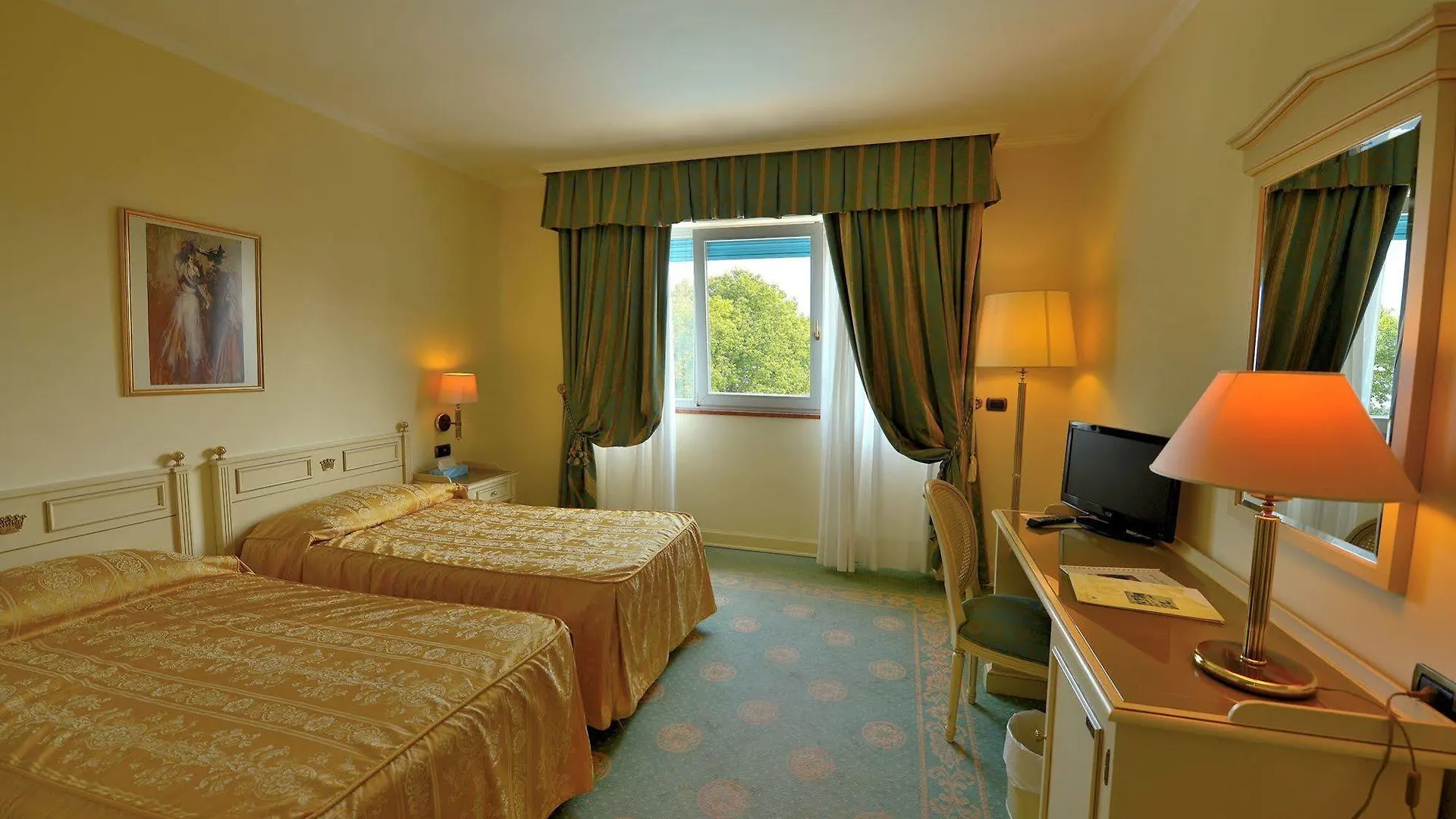 Hotel Savoy Palace Gardone Riviera 4*,  Italy